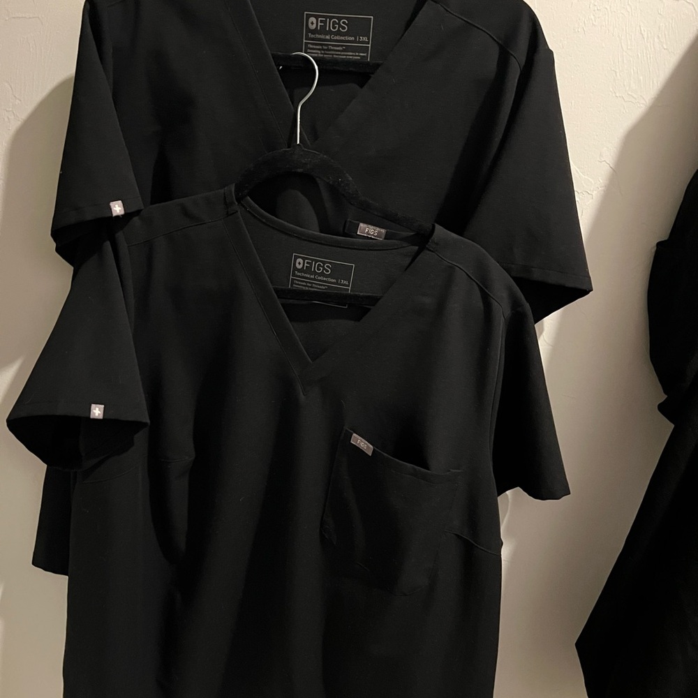 FIGS Black CATARINA  set of 3 Scrub Tops. xxxl